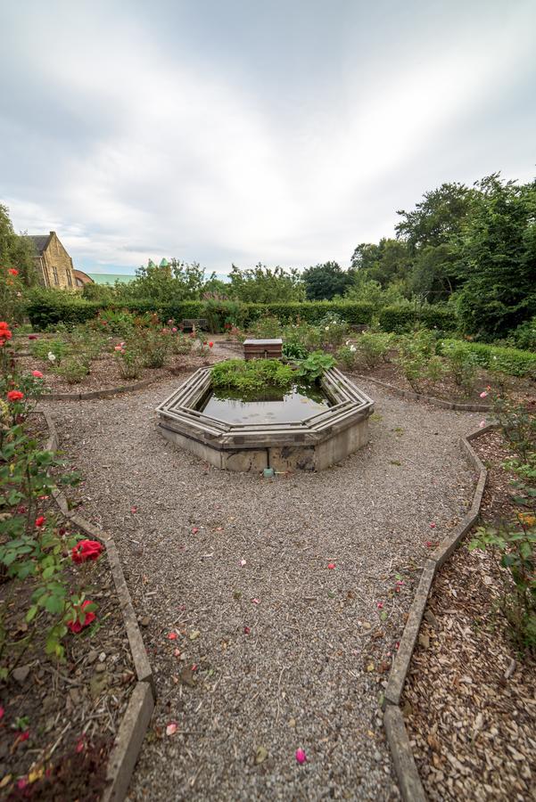 Mirfield Monastery B&B Екстериор снимка