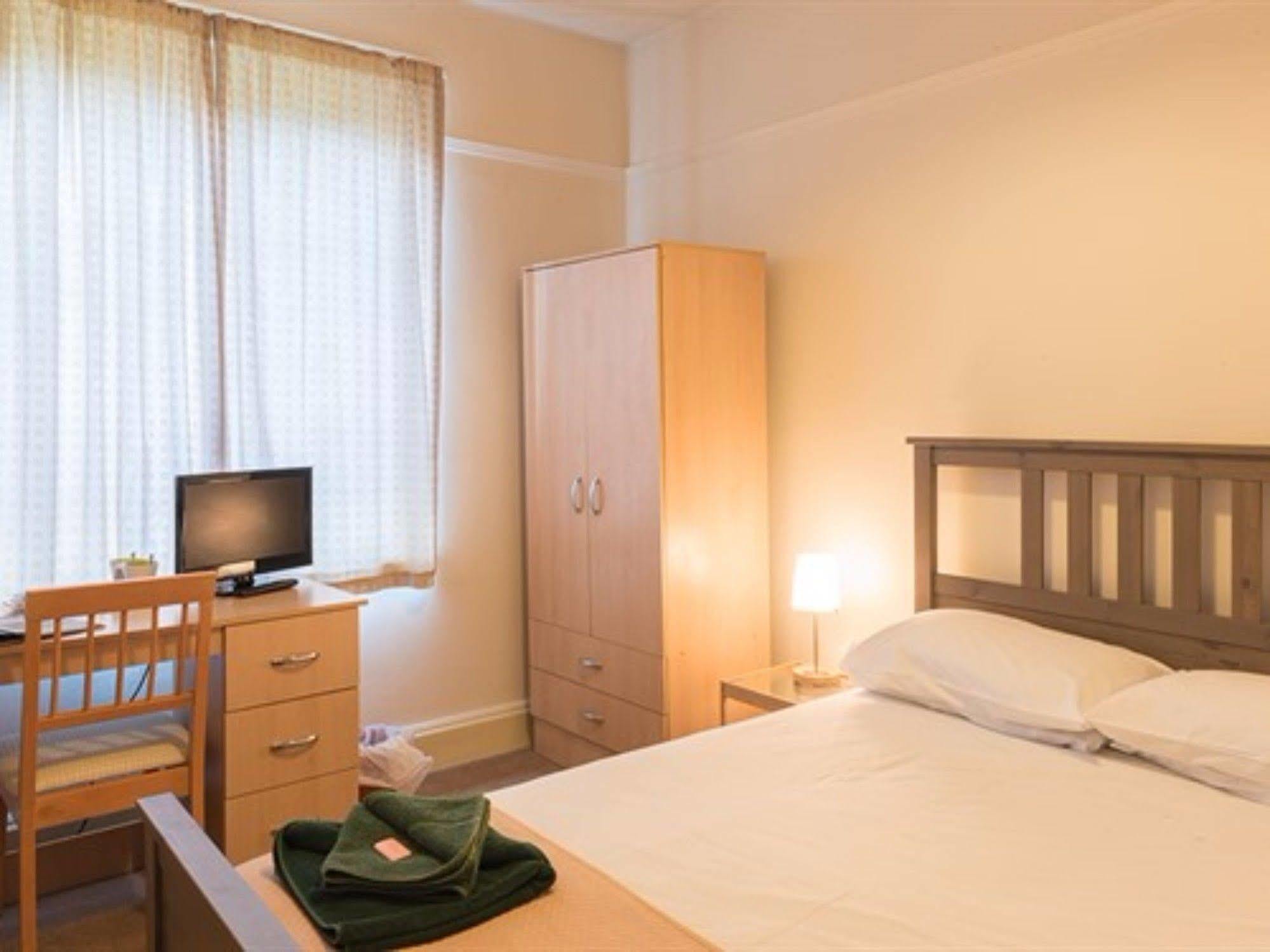 Mirfield Monastery B&B Екстериор снимка