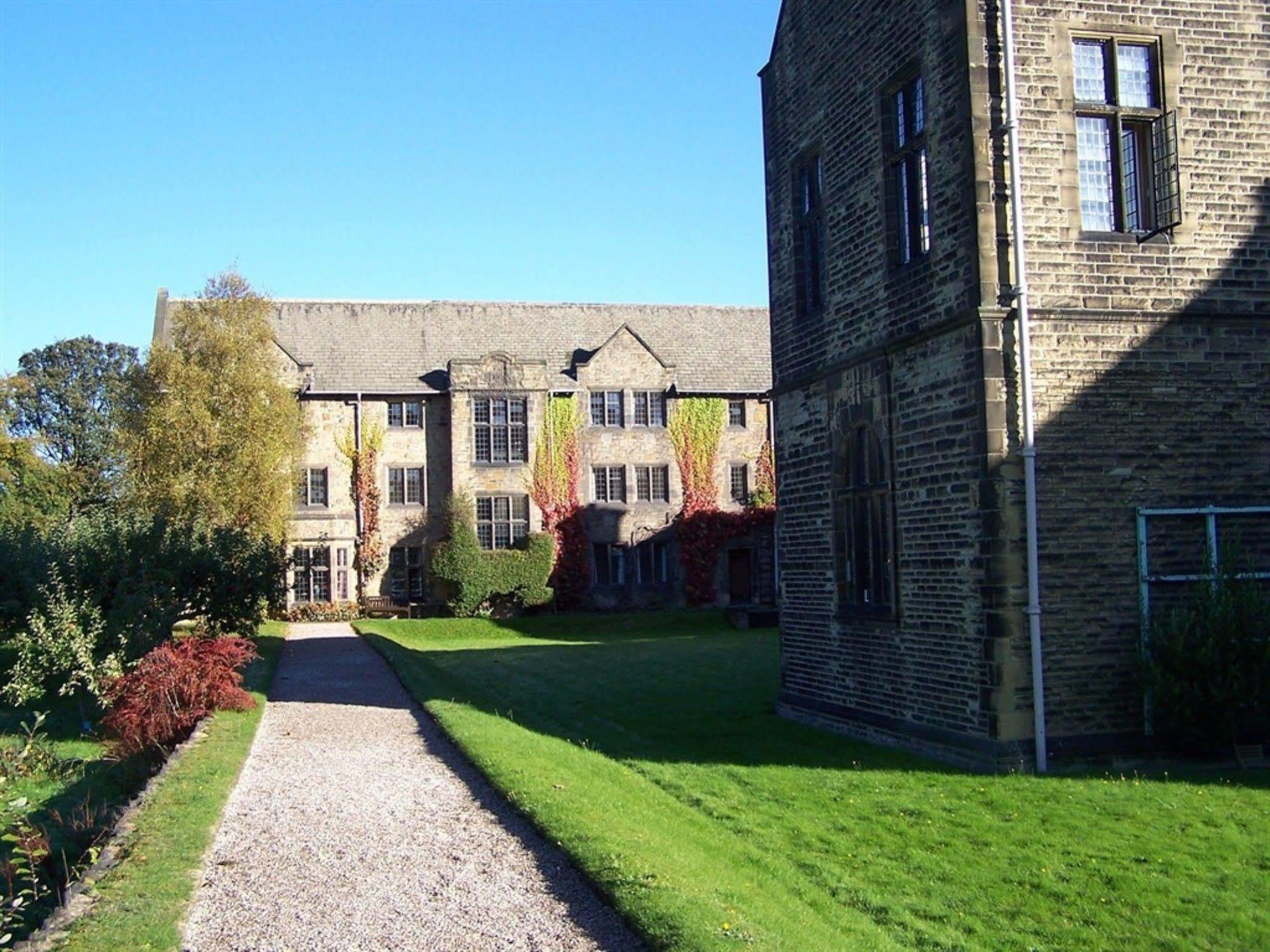 Mirfield Monastery B&B Екстериор снимка