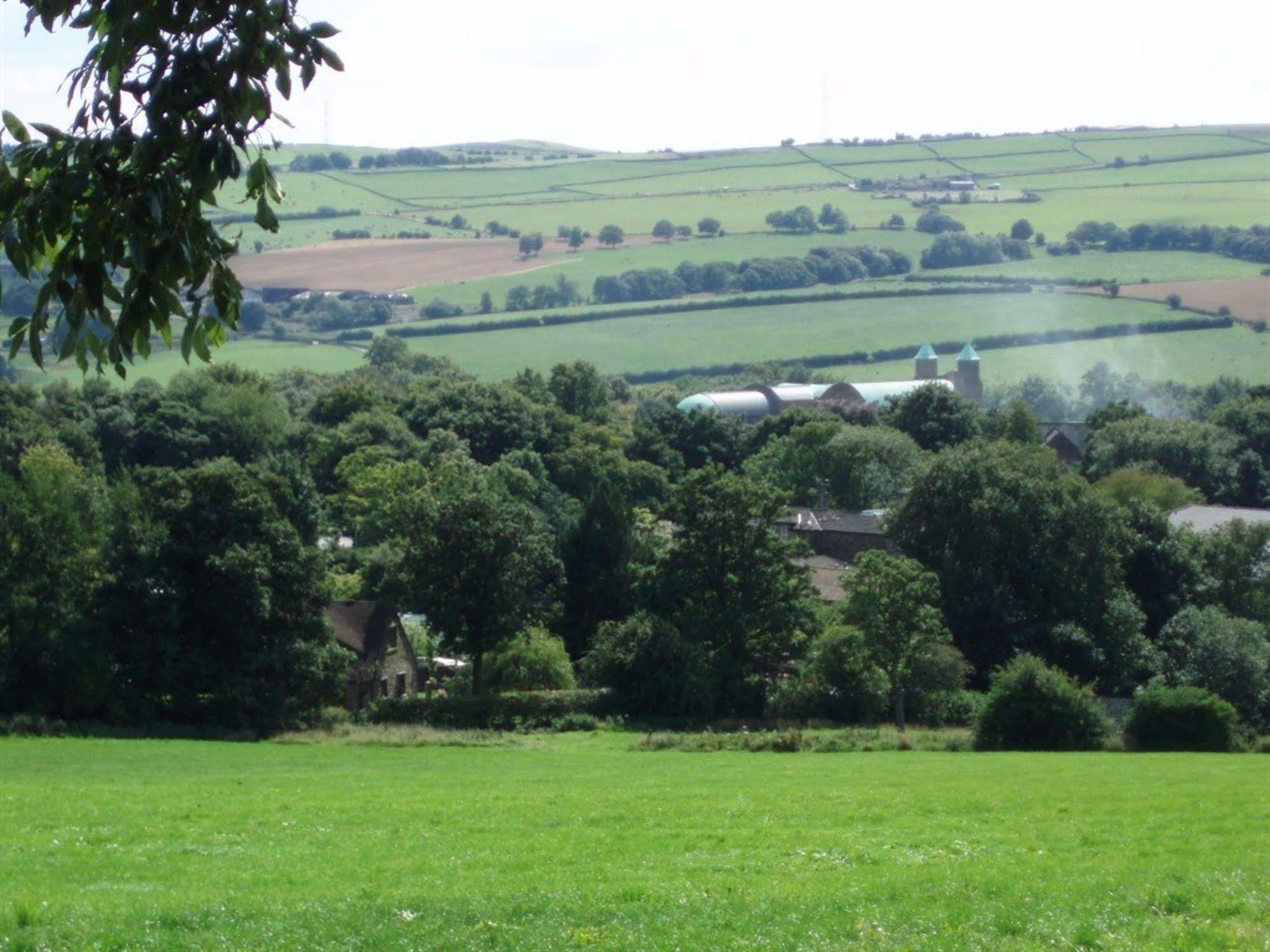 Mirfield Monastery B&B Екстериор снимка
