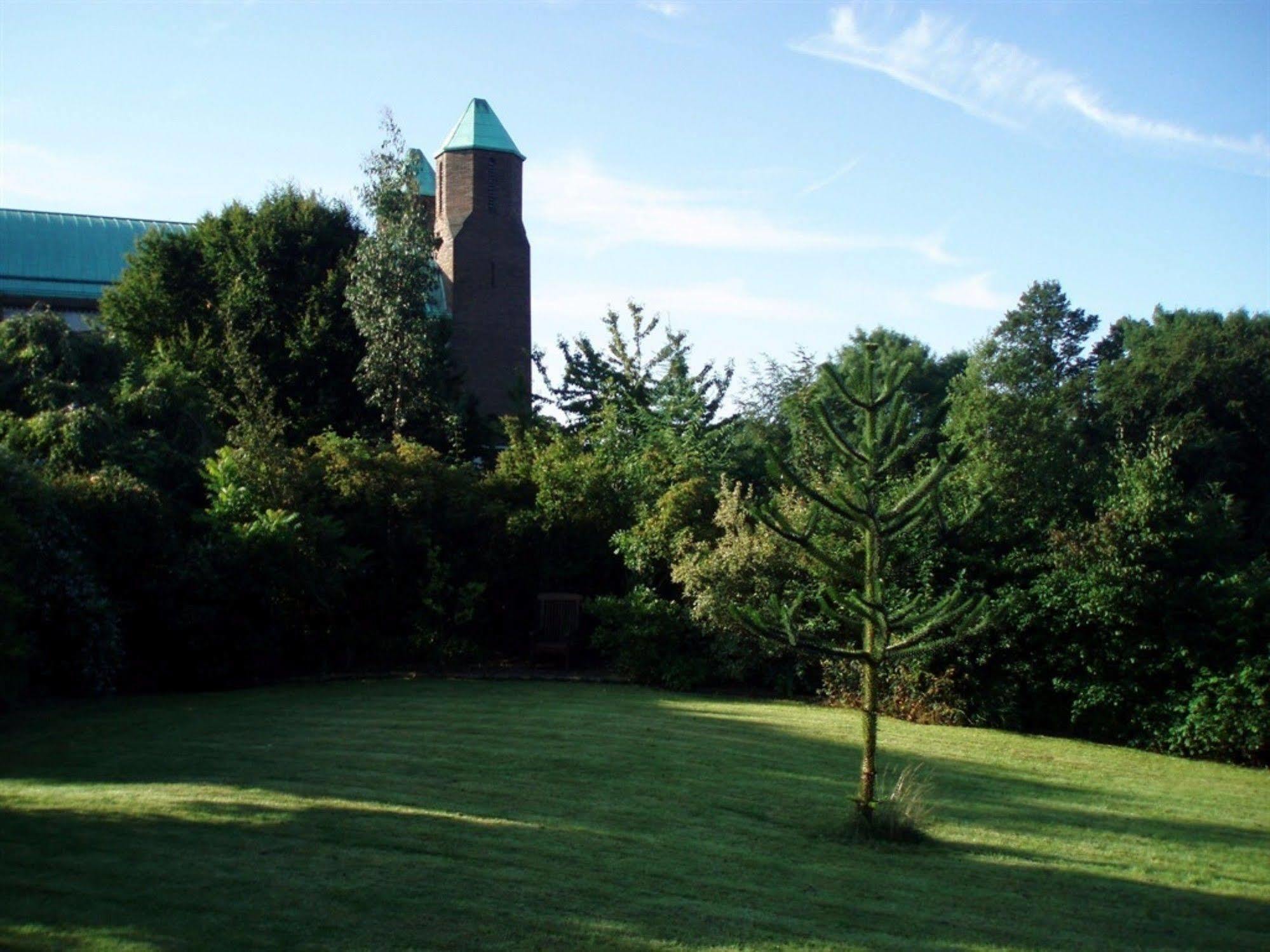 Mirfield Monastery B&B Екстериор снимка